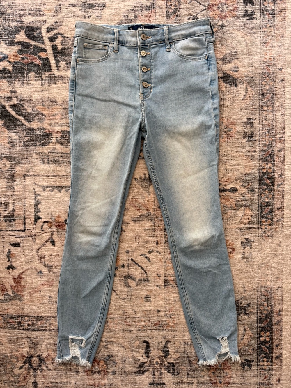 Hollister Light Wash Skinny Jeans with Frayed Hem and Stretchy Fabric